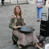 Paris | Straßenmusikerin auf dem Montmartre