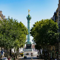 Paris | Place de la Bastille | Die Julisäule von einer Seitenstrasse aus