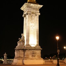 Paris | Pont Alexandre | Auf der Brücke bei Nacht (Goldrösser)